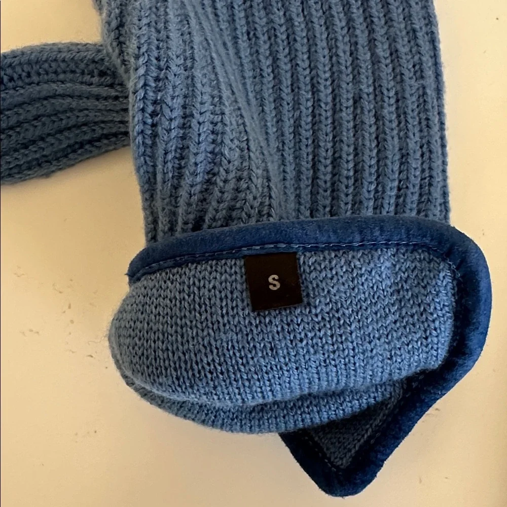 New Portolano Ribbed Merino Wool Gloves. Size Small. Blue.